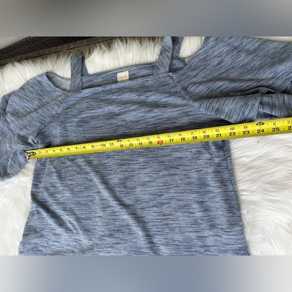 Chico’s cold shoulder top size 2 - Picture 9 of 9